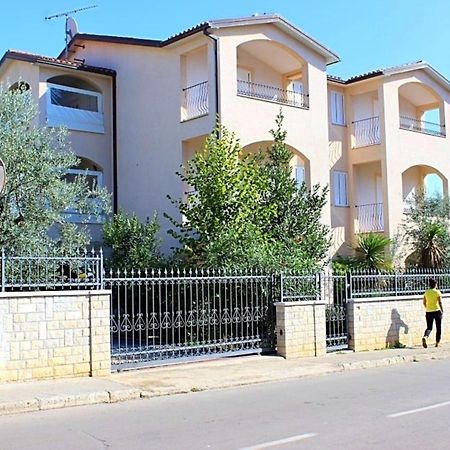 House Laura 200M From The Beach And The Center Apartment Porec Exterior photo
