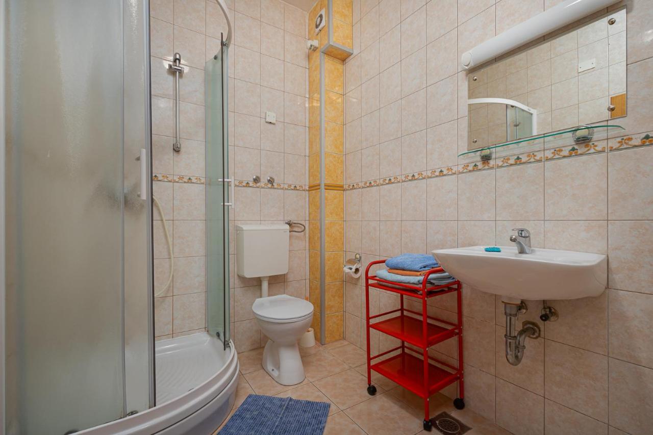House Laura 200M From The Beach And The Center Apartment Porec Exterior photo